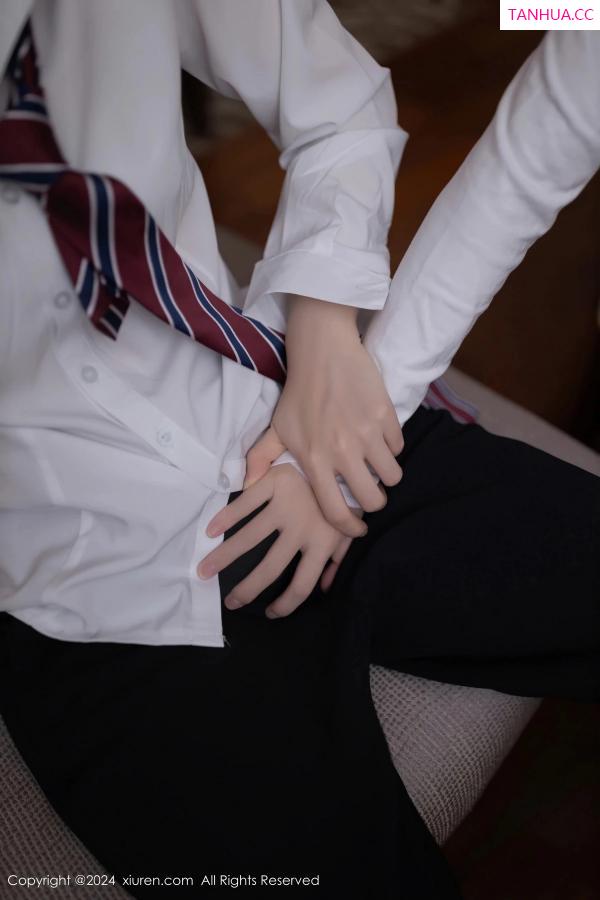   [XiuRen]高清写真图 2024.05.22 No.8579 杏子Yada 美腿丝袜第53张图片